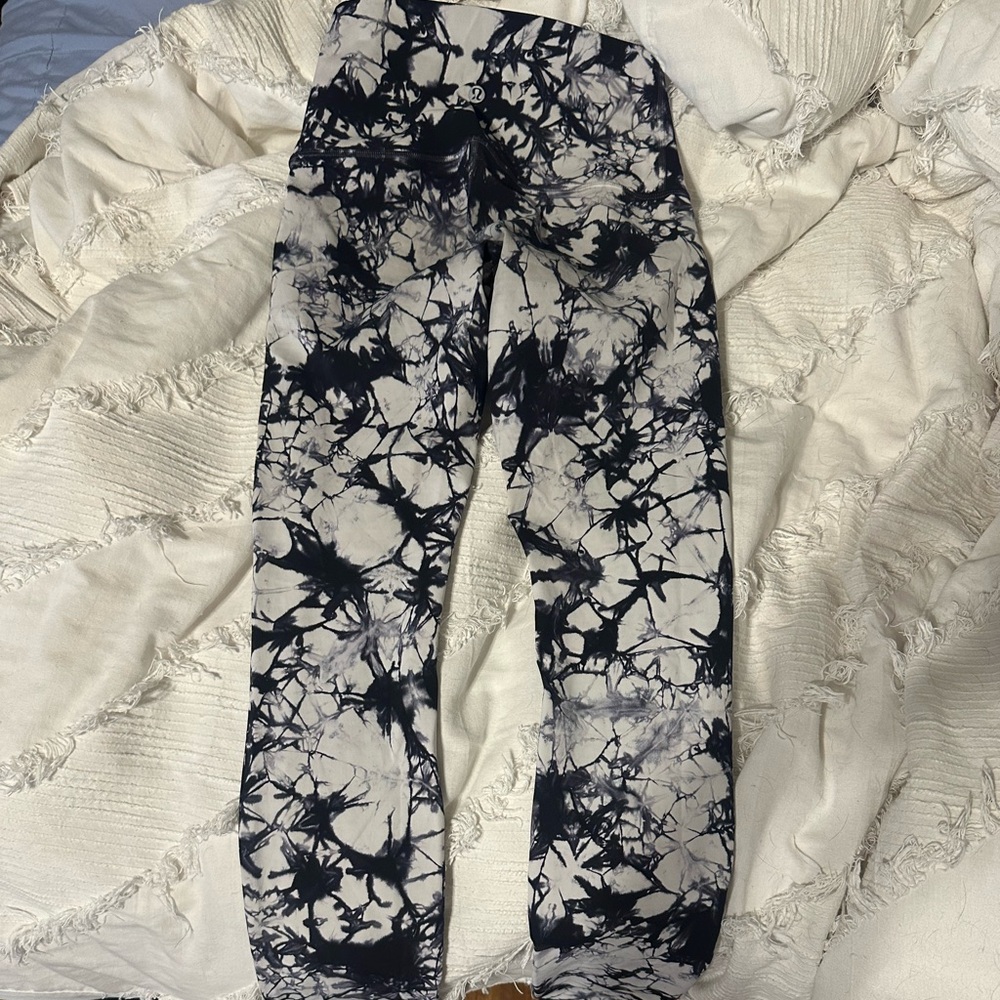 Lululemon size 4